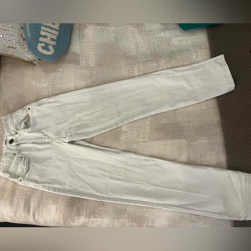 slightly worn white cotton on jeans, size US 0